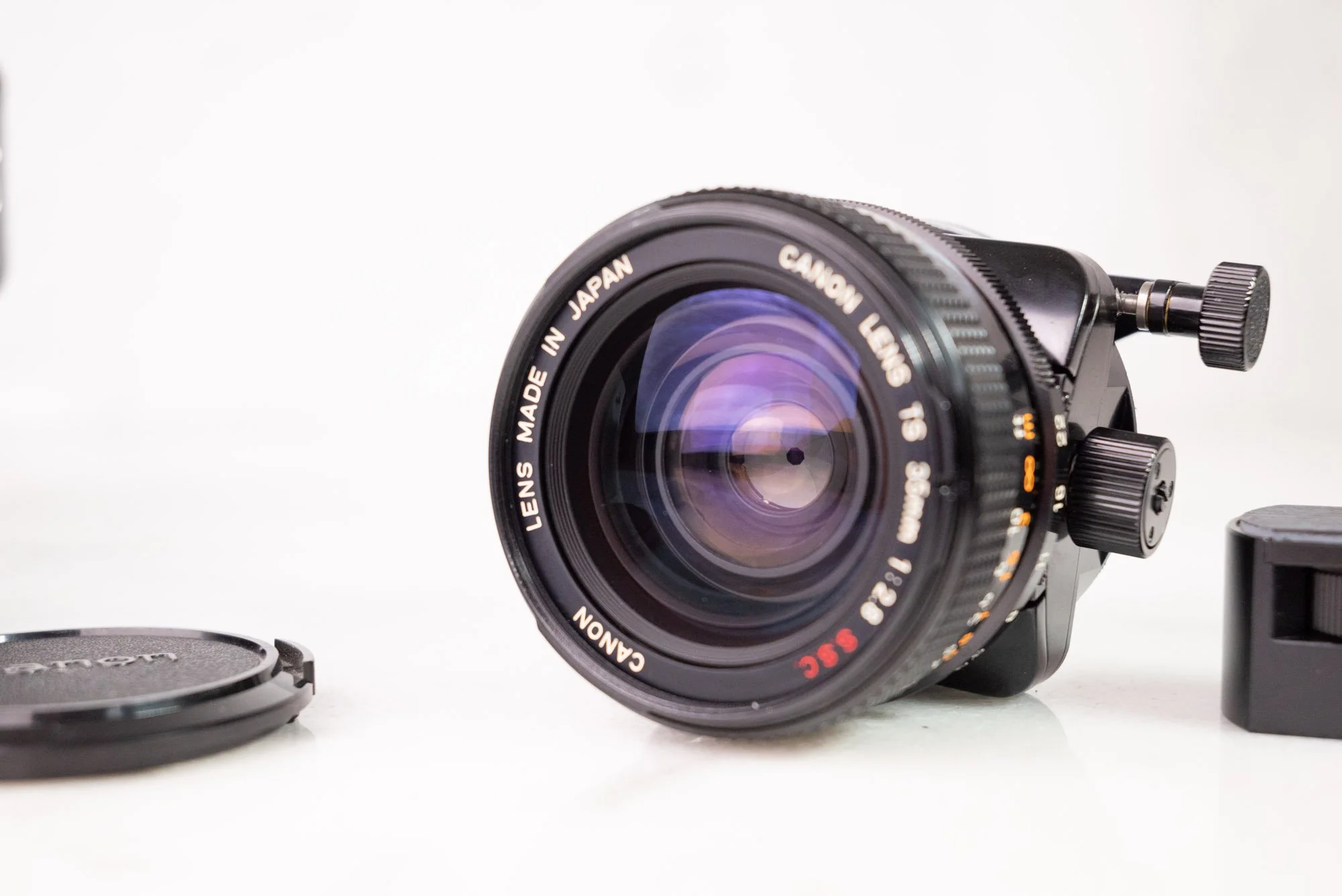 Canon TS 35mm F/2.8 S.S.C. Tilt Shift Lens with Both Caps, Tripod